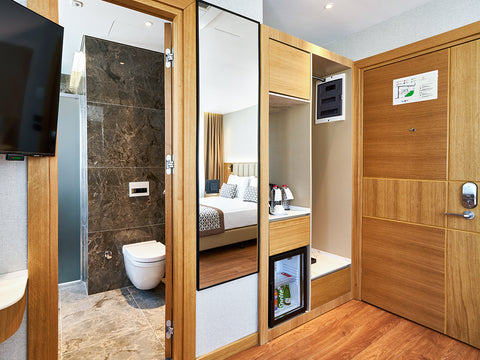 Corner Suit Room