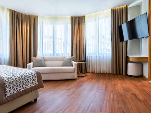 Corner Suit Room